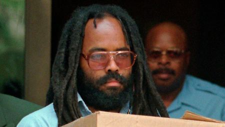 Abu-Jamal 1995 nach einer Anhörung.