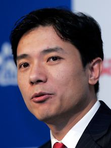 Der Erfolg von Baidu ist mit dem Namen des 42-jährigen Internetexperten Robin Li verknüpft. Li studierte in den USA und nahm dorcht die  Internet-Konkurrenz unter die Lupe.