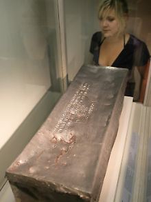 In dem Sarg befinden sich die mutmaßlichen Gebeine der Königin Editha. 