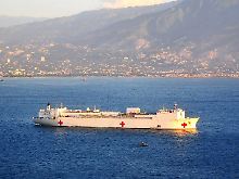 Das Lazarett-Schiff "USNS Comfort" vor der Küste von Haiti.
