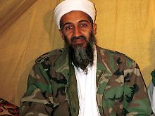 Ist er es, der spricht? Lebt er noch? Bin Laden meldet sich mal wieder.