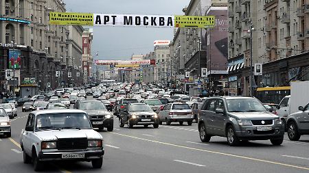 In Moskau über die Straße zu kommen, ist oft nicht einfach. Am besten: Rennen! Oder eine Unterführung wählen.
