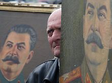 Die Stalin-Verehrung wird vielfach zu einem Kult in Russland.