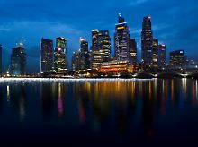 Stellvertretend für die neuen Wirtschaftsmächte: Die Skyline von Singapur - der finanzstarke Stadtstaat in Südostasien.