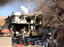 "Die Gefahr ist durchaus konkret". Bei diesem Anschlag auf das Diplomatenviertel von Kabul kamen am 15. Dezember 2009 acht Menschen ums Leben.