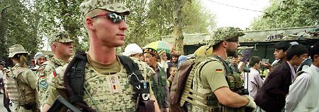Bundeswehrsoldaten in Taloqan bei Kundus auf Streife.