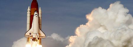 Der Start des amerikanischen Spaceshuttles "Atlantis" vom US-Weltraumbahnhof Kennedy Space Center in Cape Canaveral (Archivfoto vom 07.02.2008). 