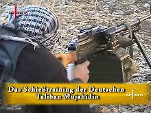Eine Szene, die angeblich deutsche Mudschahedin bei einem Schießtraining zeigt.