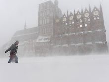 Am Alten Markt von Stralsund - Schneesturm.