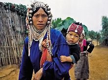Traditionelle Tracht: Diese Frau aus dem Norden Thailands gehört zum Volk der Akha.