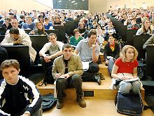 Überfüllter Hörsaal der Martin-Luther-Universität Halle.