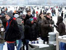 Auch ohne Segen der Umweltbehörde waren am 30.Januar zehntausende Menschen auf der Außenalster.