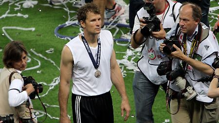 Auf ein Neues: Im September beginnt die Qualifikation für die Europameisterschaft 2012. Das Finale der EM 2008 verlor Deutschland gegen Spanien. Silbermedaillengewinner Jens Lehmann wird beim nächsten Versuch wohl nicht dabei sein.