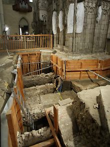 Archäologische Grabungen im Magdeburger Dom. 