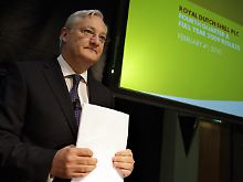 Shell-Chef Peter Voser will die Ausgaben weiter drastisch senken.