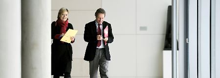 Personalentscheidung auf breiter Basis: Gesine Lötzsch und Klaus Ernst sind guter Dinge.