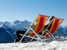 Après Ski auf die entspannende Art: Im Ostallgäu gibt es vielerorts gute Sicht auf das Alpenpanorama.