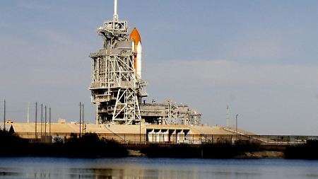 Die "Endeavour" ist in Position gebracht.