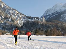 Für den Winterspaß auf Brettern gibt es rund um Füssen viele Alternativen - in einer Landschaft, die schon Märchenkönig Ludwig II. liebte.