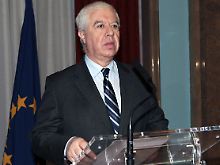 Finanzminister Fernando Teixeira dos Santos kämpft um seinen Haushalt.