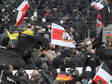Neonazis bei ihrem "Trauermarsch" im vergangenen Jahr.