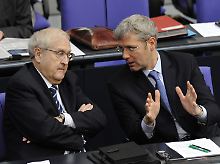 Hier besteht noch Abstimmungsbedarf: Umweltminister Norbert Röttgen (r.) und Wirtschaftsminister Rainer Brüderle.
