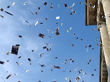 Ein Traum Vieler: Geld, das vom Himmel fällt.
