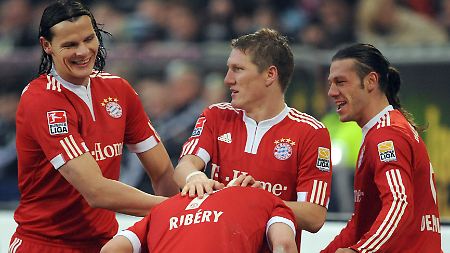 Da freuen sie sich: Daniel van Buyten, Bastian Schweinsteiger und Martin Demichelis.