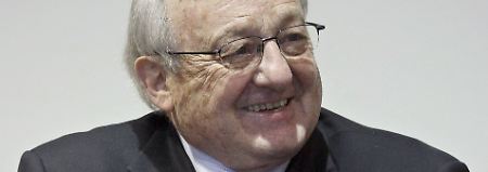 Schreiber muss sich wegen Steuerhinterziehung und Beihilfe zum Betrug vor dem Landgericht Augsburg verantworten.