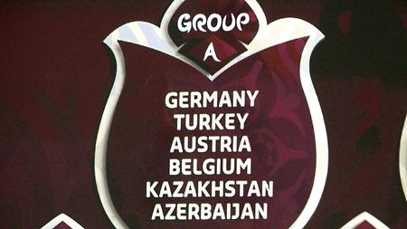 Weiß auf lila: die Gegner der deutschen Mannschaft.