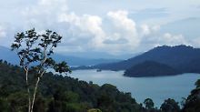 Blick auf den Kenyir-See in Malaysia.