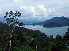 Blick auf den Kenyir-See in Malaysia.