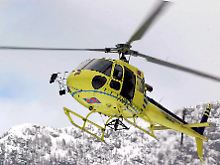 Rettungshubschrauber des italienischen Zivilschutzes bringen Verletzte in die umliegende Kliniken.