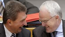 Schlechte Umfrageergebnisse für Schwarz-Gelb: Ministerpräsident Jürgen Rüttgers (r.) und sein Vize Andreas Pinkwart.