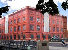 Schinkel errichtete die im Zweiten Weltkrieg beschädigte Akademie 1831-1835.