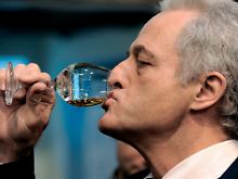 Noch ist nicht klar, ob es bei  Empfängen in Ramsauers Ministerium künftig nur noch deutschen Winzersekt gibt.