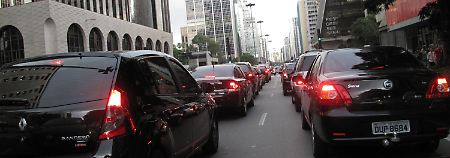 Die brasilianische Megastadt ist trotz vielspuriger Hauptstraßen verstopft.