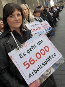 Drohende Arbeitslosigkeit kann schlaflose Nächte verursachen. 