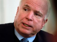 Der Vietnam-Veteran John McCain warnt vor einer Schwächung der Kampfkraft.