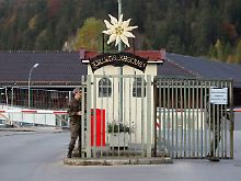 Der Eingang zur Edelweiß-Kaserne im bayerischen Mittenwald.