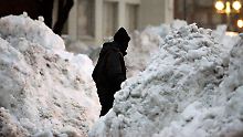 Schneemassen in den USA treiben den Ölpreis. Gestiegene Lagerbestände drücken ihn.