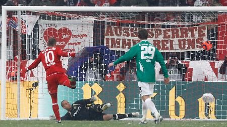 Arjen Robben traf vom Elfmeterpunkt zum Ausgleich, damit war Fürths Widerstand gebrochen.