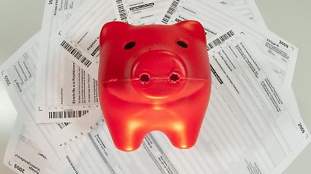 Da lacht das Sparschwein: Viel Papier beim Ausfüllen, aber am Ende kommt hoffentlich Zählbares heraus. 