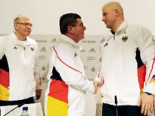 DOSB-Präsident Thomas Bach mit Fahnenträger Andre Lange.