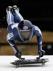 Im Skeleton rasen die Athleten bäuchlings den Eiskanal in Whistler hinab.