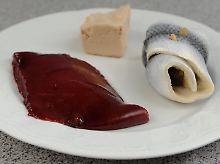 Rohe Leber, Hefe und Rollmops - die Bestandteile des sogenannten Aufnahmerituals.