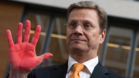 Die Kritik kommt von allen Seiten. Und Westerwelle steht zu seinen Aussagen.