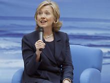 Außenministerin Clinton wirbt für Unterstützung für ihren Kurs.