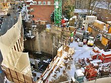 Die Baustelle Heumarkt muss möglicherweise bei Hochwasser geflutet werden, um die Stabilität zu sichern.