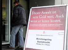 Nach dem Urteil des Bundesverfassungsgerichts konnten sich Hartz-IV-Empfänger kostenlos beraten lassen.